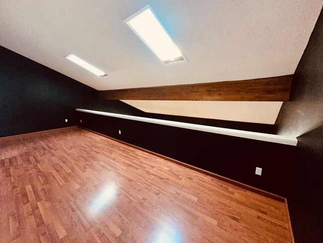 Building Photo - Beautiful Downtown Condo!