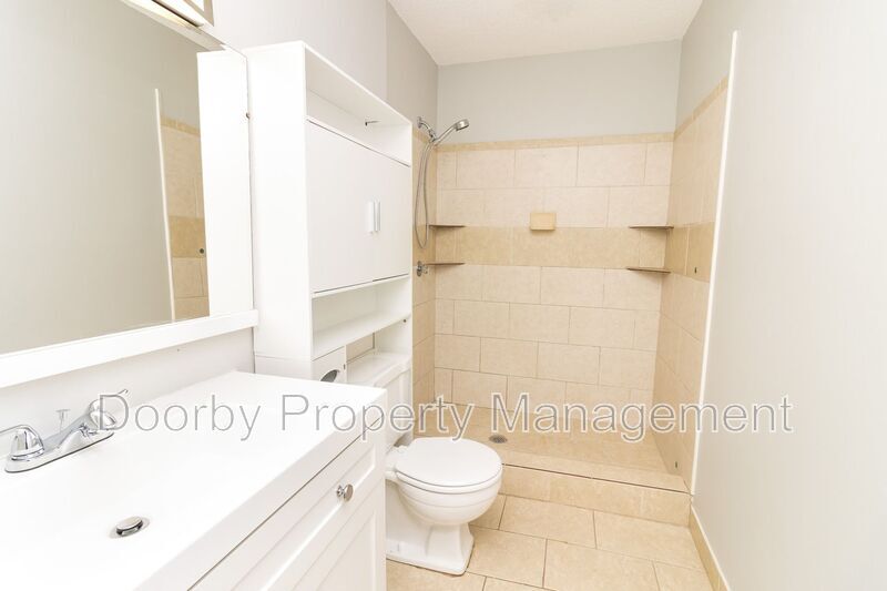 Building Photo - 3600 Oakland Terrace