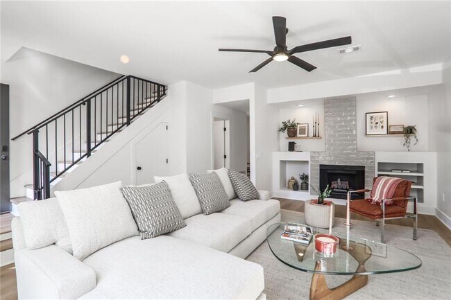 Building Photo - 1210 Cleburne Ave NE