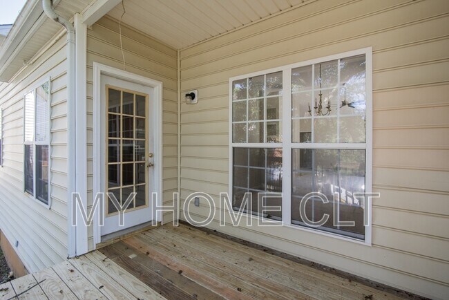 Building Photo - 15012 Rothesay Dr