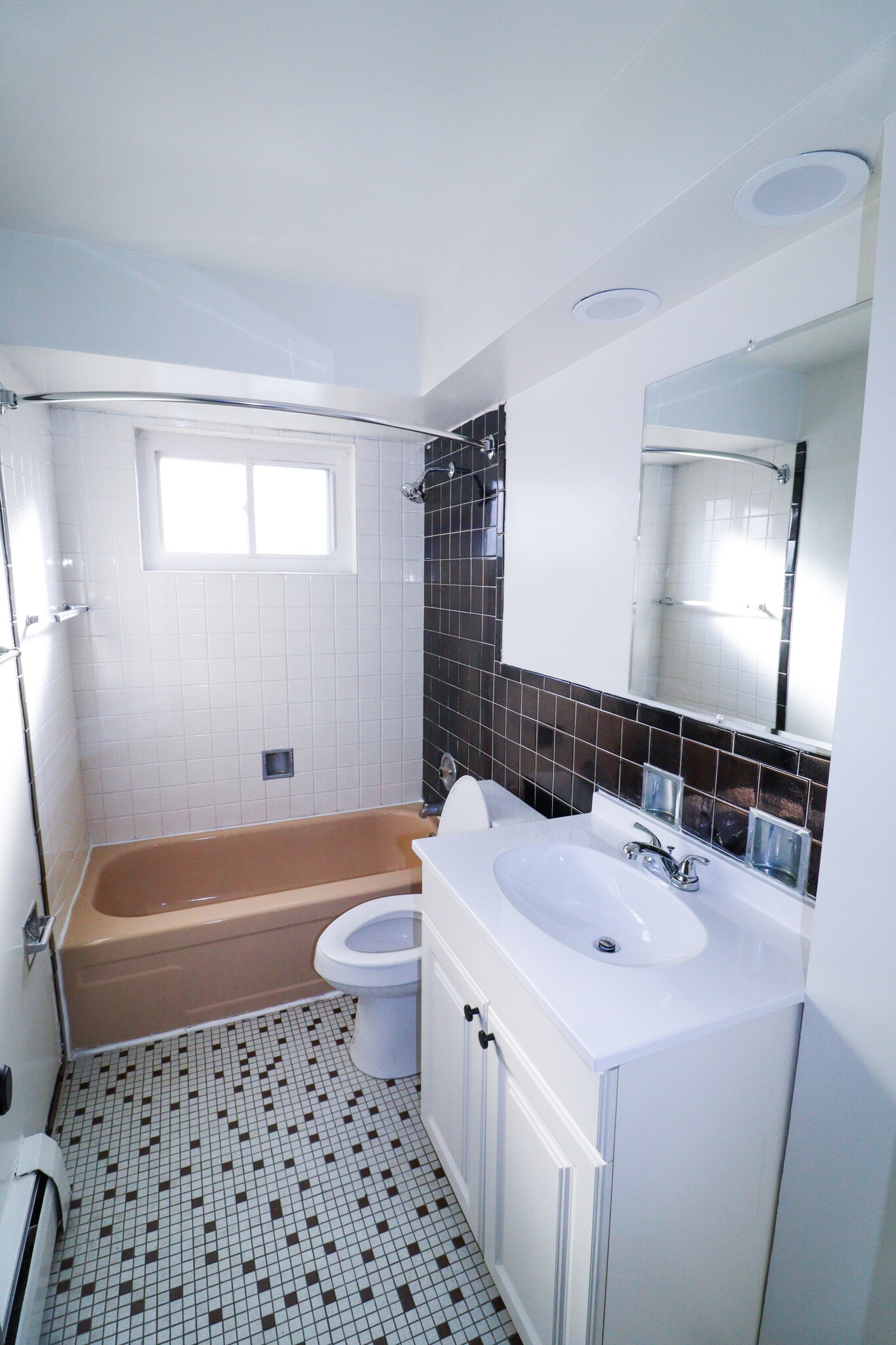 Building Photo - 1954 Rockland Ave