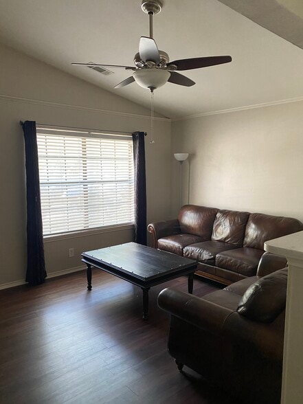 Living room - 11610 Vance Jackson Rd