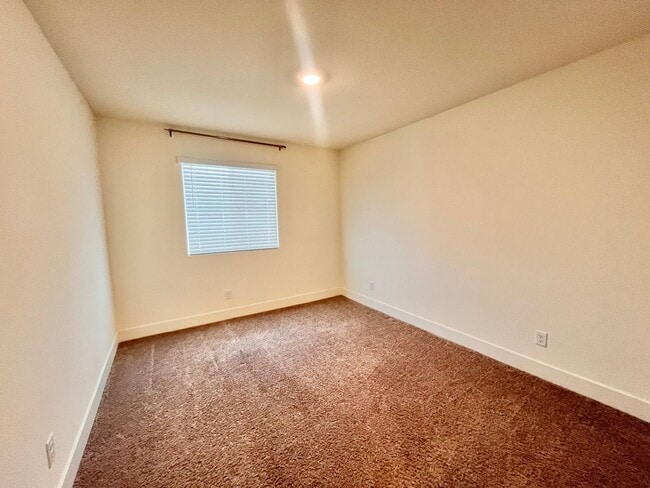 Building Photo - 1602 Dodder Dr