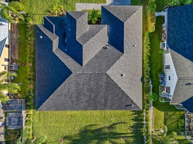 Building Photo - 632 SE Seahouse Dr