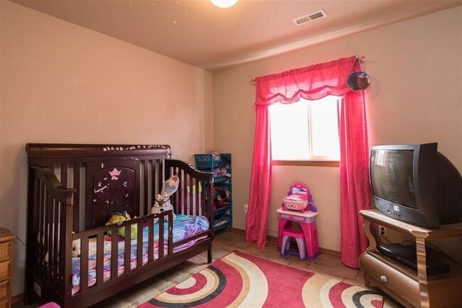 Building Photo - Charming and Bright 3 Bed, 3 Bath Home in ...