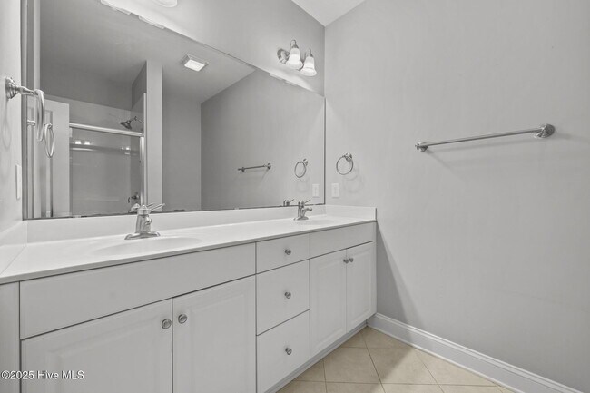 Building Photo - 227 Silver Creek Loop