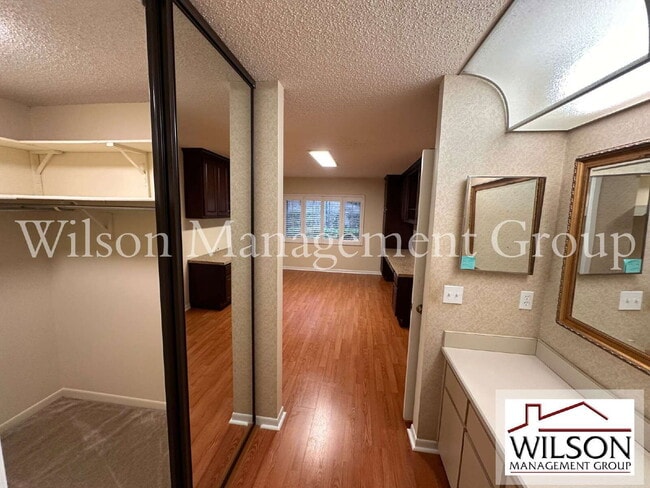 Building Photo - 17 Escondido Cir