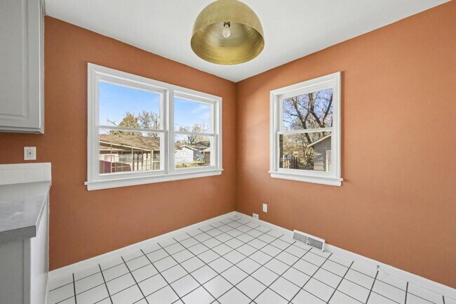 Building Photo - 1846 W 12th Street Rd