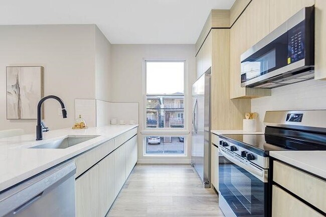 Building Photo - 304 61st St