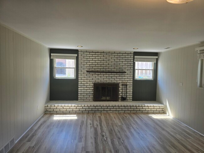 Building Photo - 15353 Huff