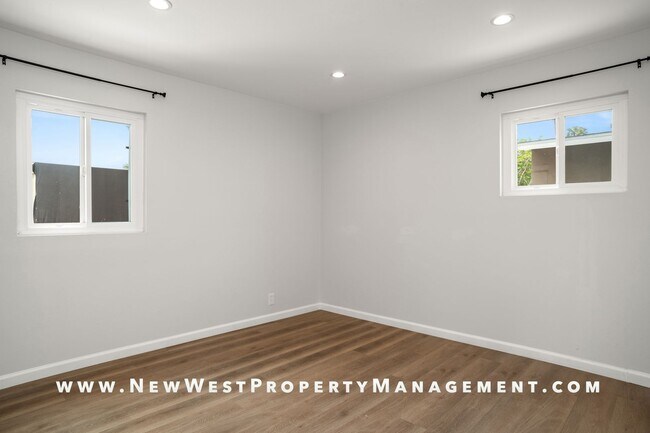 Building Photo - Upgraded Oceanside 3 Bedroom, Available Now! Small Pet OK!