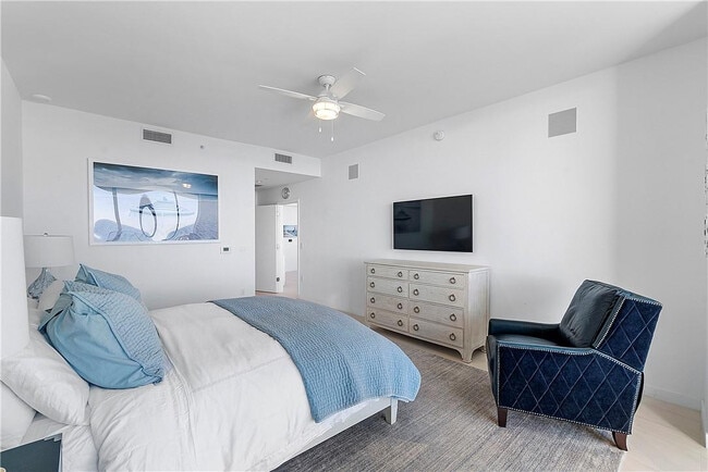 Building Photo - 2200 N Ocean Blvd