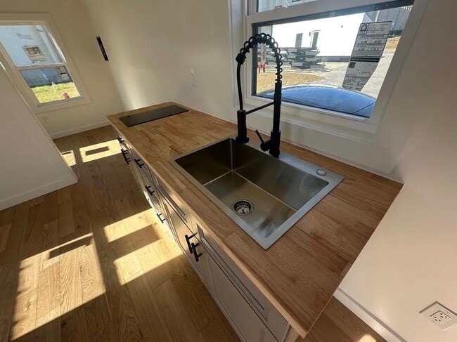 Building Photo - 2015 Union School Rd SW