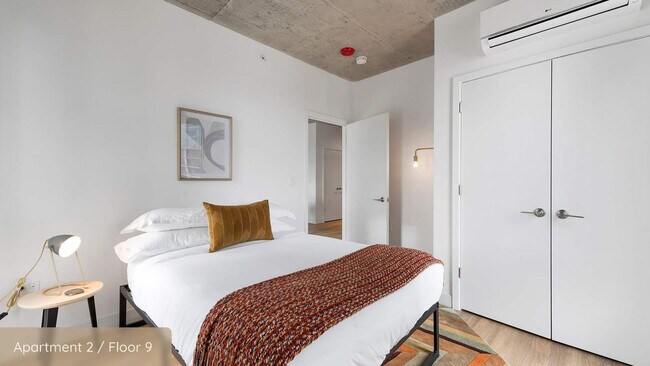 Building Photo - 853 W Blackhawk St