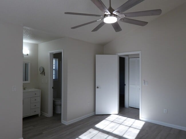 Building Photo - Updated 1/2 Duplex