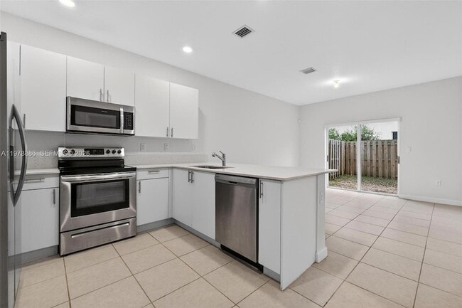 Building Photo - 2662 SE 10th St