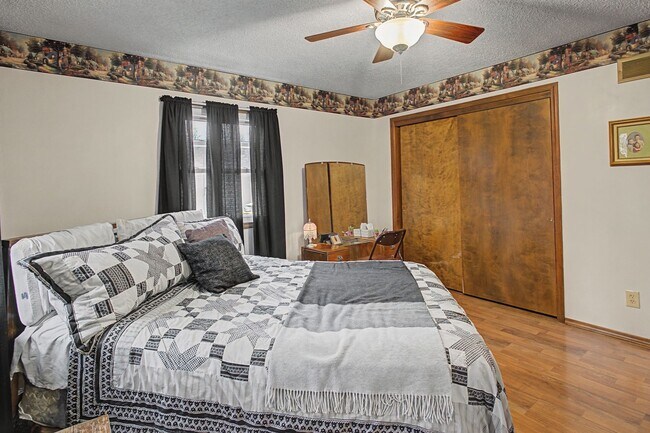 Building Photo - 2817 Arbor Dr