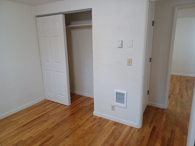 Building Photo - 585 W 26th Ave