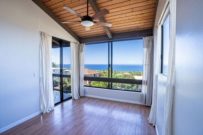 Building Photo - Unfurnished 3 bedroom 3 bath condo with oc...