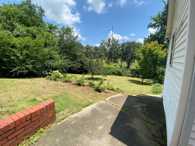 Building Photo - 5820 7th Ave S