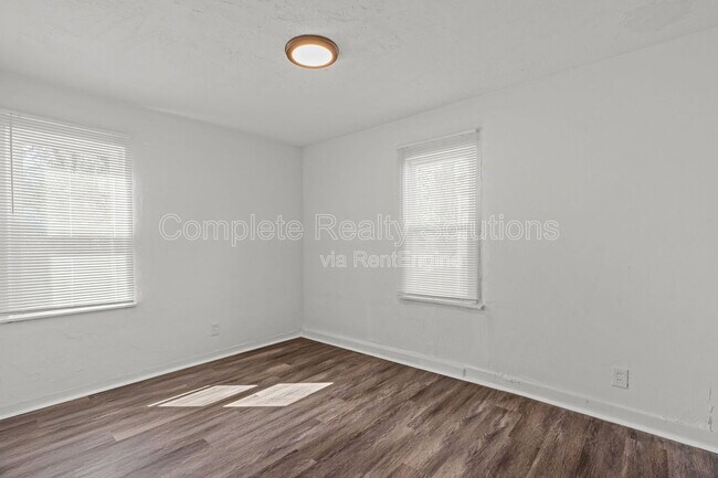 Building Photo - 9823 Winkler Dr