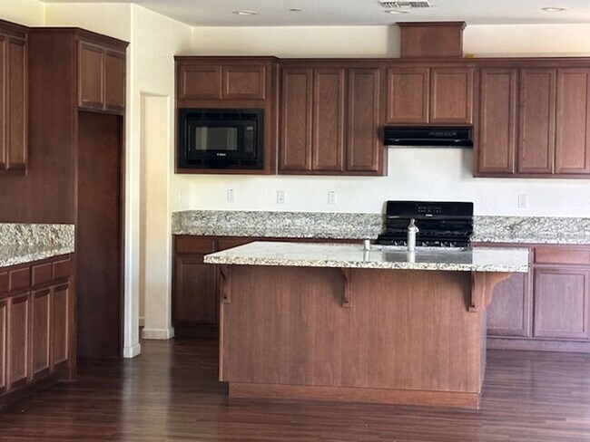 Building Photo - $500.00 off first full months rent - Beautiful home in River Island