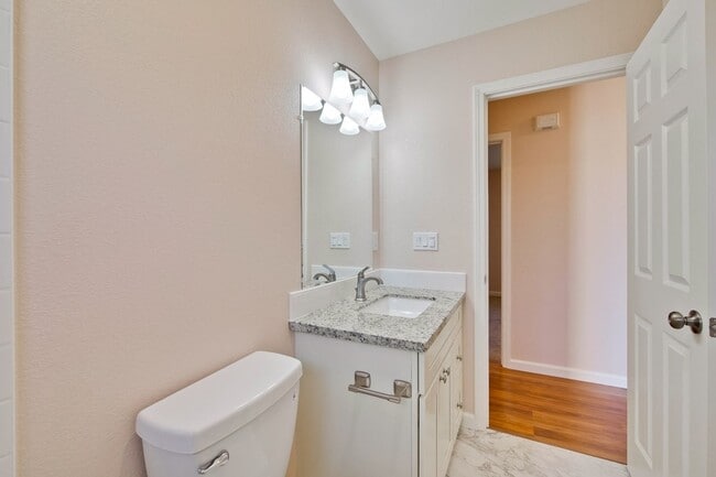Building Photo - 1425 Sunshadow Ln