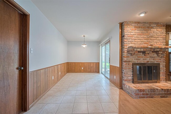 Building Photo - 2530 Bandelier Dr