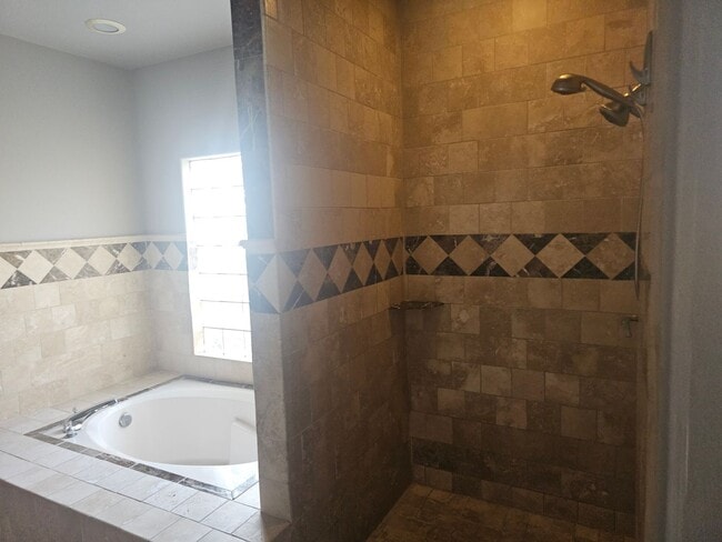 Building Photo - 4 bd 2.5 bth north east scottsdale home with pool