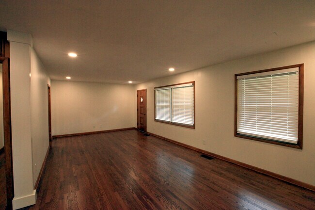Building Photo - 308 S Baird Ln