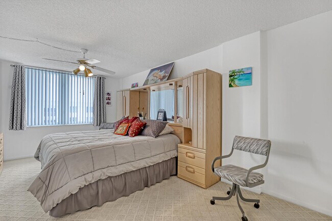 Building Photo - 3221 S Ocean Blvd