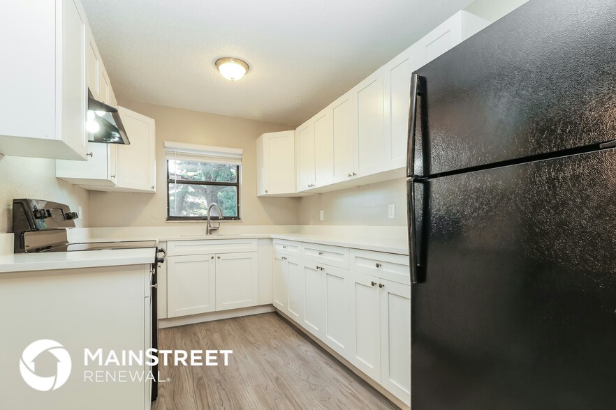 Building Photo - 672 28th Ave S