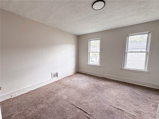 Building Photo - 310 27th St