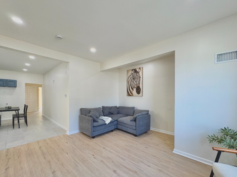 Building Photo - 122 Shephard Ave