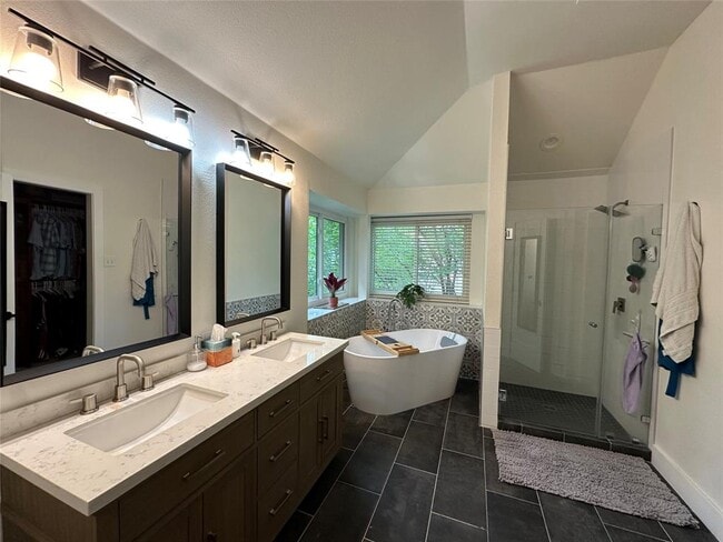 Building Photo - 901 Sweetwater Cove