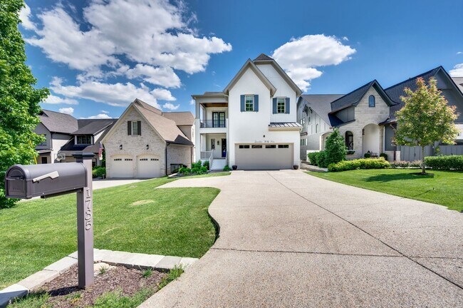 Building Photo - 1735 Hillmont Dr