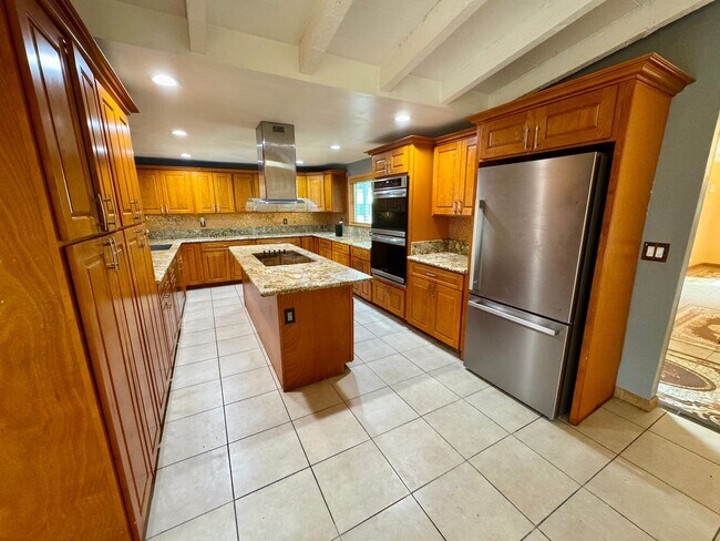 Building Photo - Rarely available 4 bed, 3 bath w/ a pool i...