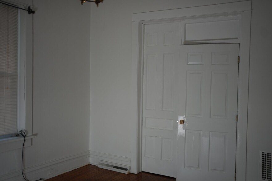 Building Photo - 660 Oak Hill Ave