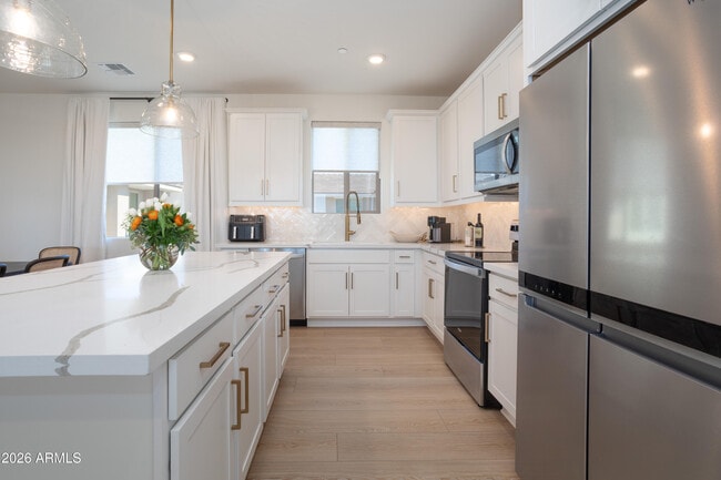 Building Photo - 2121 W Sonoran Desert Dr