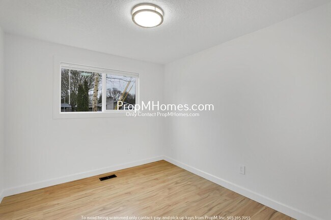 Building Photo - Newly Updated 3 Bedroom Aloha Home - Huge Yard!