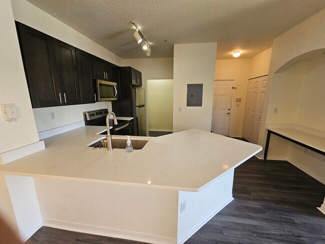 Building Photo - 560 Florida Club Blvd