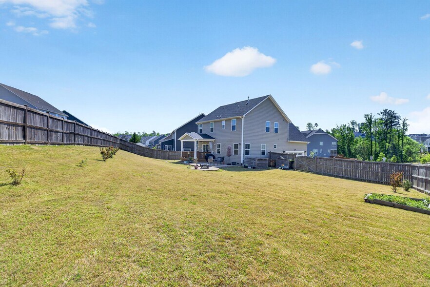 Building Photo - 201 Devon Fields Dr