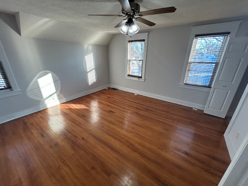 Building Photo - 201 Bonito St