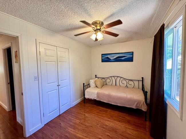 Building Photo - Optimal Location in the Heart of Paia Town...