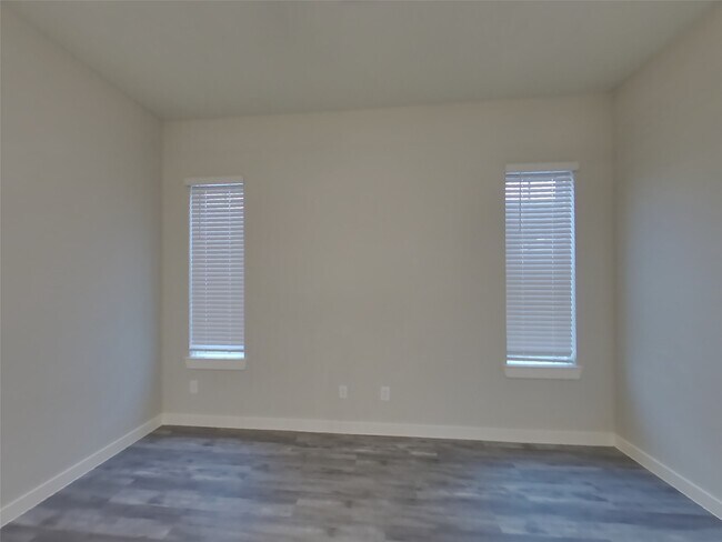 Building Photo - 9835 Willow Creek Commerce Dr