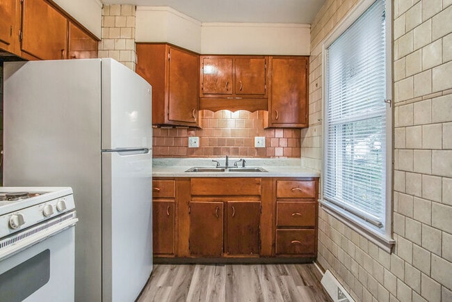 Building Photo - Inviting 3 Bedroom Home with Large Basement