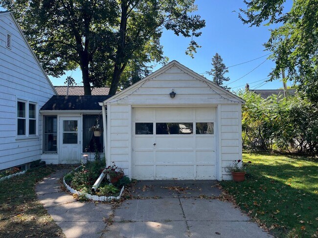 Building Photo - 2 Bed 1 Bath Single Family Home in Wausau