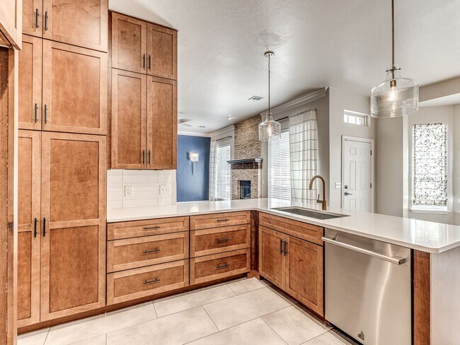Building Photo - Fantastic home in the Fairways at Surrey H...