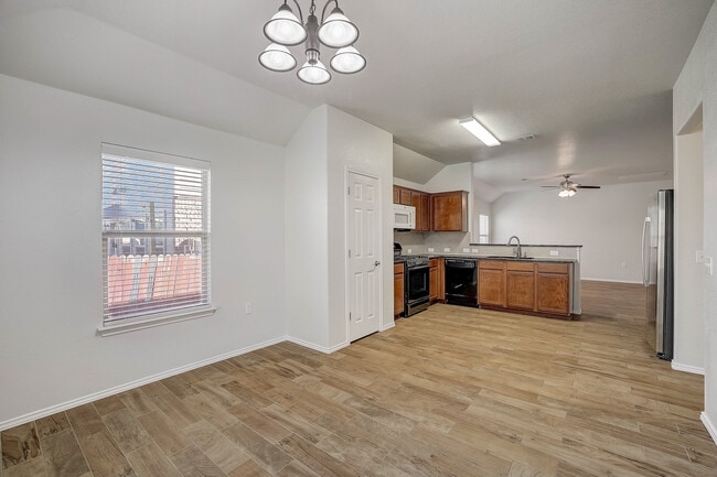 Building Photo - 5800 Silver Screen Dr