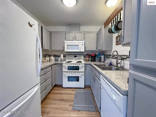 Building Photo - 1821 Spruce St